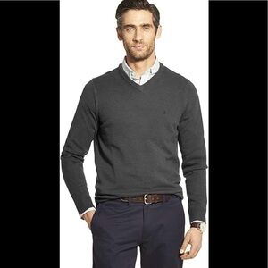 Izod Men’s Essentials V-Neck Sweater L